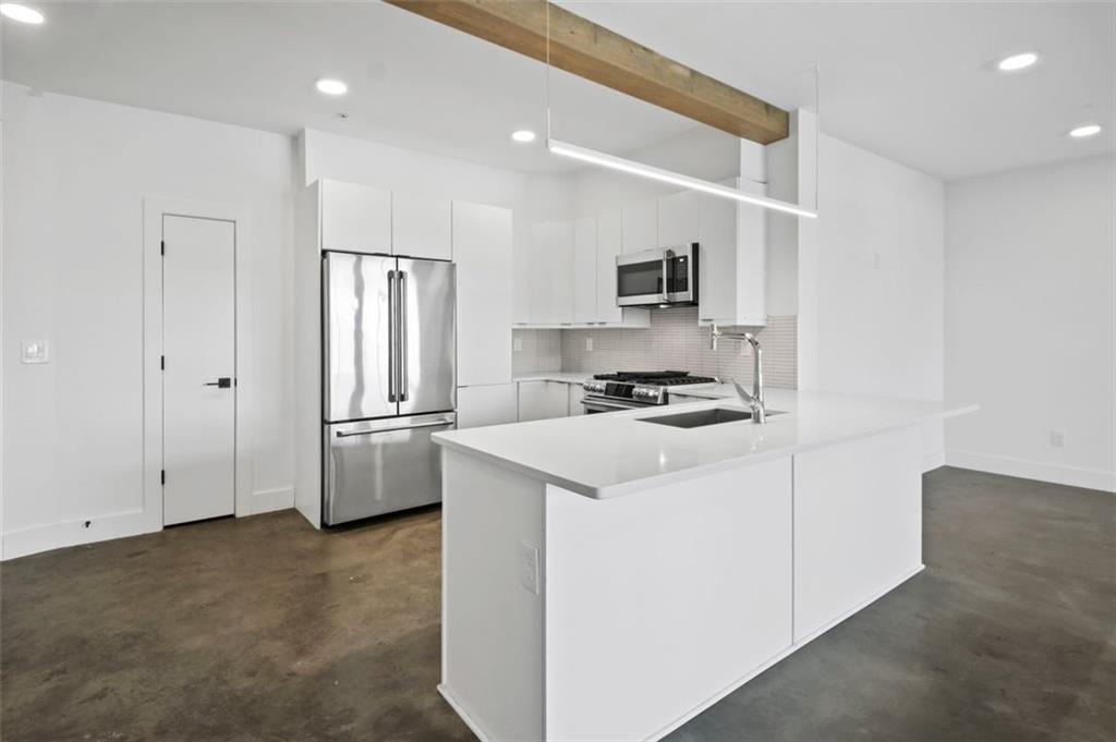 346 Peters Street 102