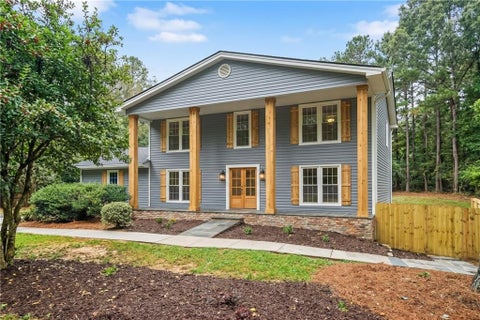 Homes For Sale - 1498 Meadowcreek Court<br/> Atlanta, GA 30338