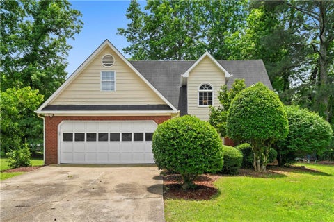 Homes For Sale - 6231 Autumn View Court<br/> Acworth, GA 30101