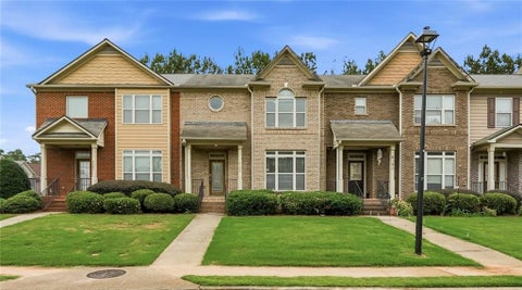 Townhouse For Sale - 6199 Thorncrest Drive<br/> Tucker, GA 30084
