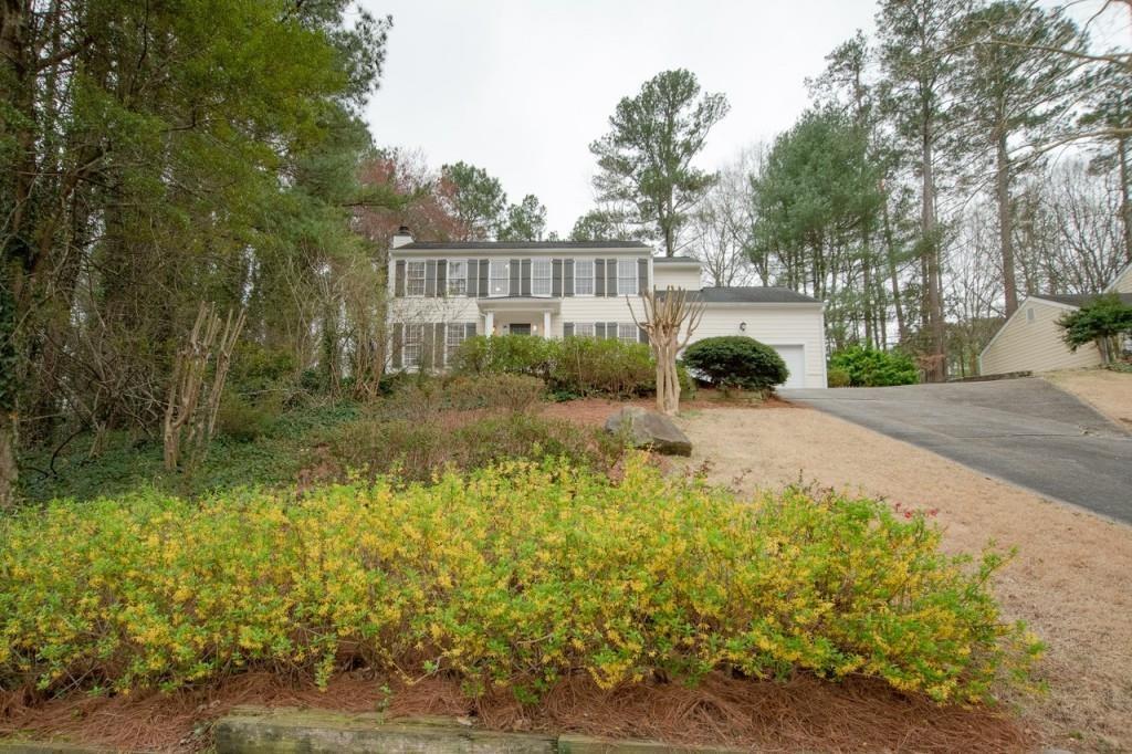 Award winning Walton High School District. Features include: granite countertops, hardwood floors, blinds throughout, 2 car garage, upgraded fixtures, ceiling fans, stainless steel appliances. Fenced private backyard with room for a garden. Large unfinished basement great for storage. Swim/tennis community. Short distance to Historic Roswell, The Avenues at East Cobb, Starbucks, many Restaurants and Shops, Grocery, Whole Foods, Movie Theater and Parks!