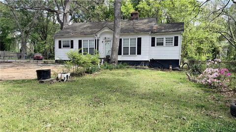 Photo of 1948 Browns Mill Road SE, Atlanta, GA 30315 (MLS # 7756119)