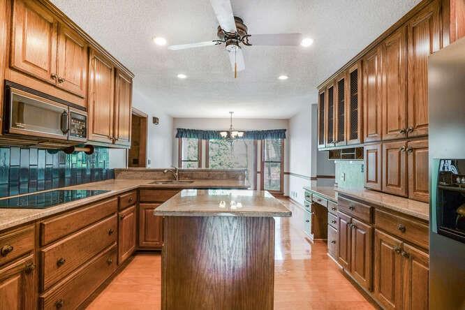 11765 Mountain Laurel Drive, Roswell, Georgia image 3