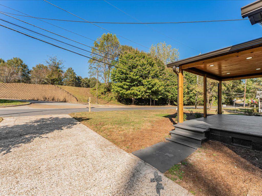 523 Harper Road SE