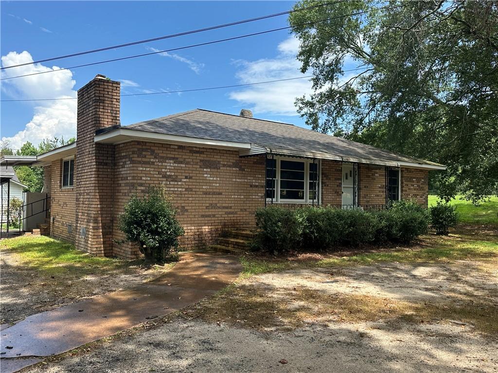 Brick farm house in Forsyth County for rent! Very convenient to GA 400 and Hwy 9 / Hwy 369. Two bedrooms, one full bath. Hardwood floors, brick exterior, newly updated kitchen, carport, front and back yard. Tenant responsible for all utilities, lawn care, trash, and pest control. All adults must fill out and pass application/background check ($39.99ea at RentButter). $2,000/mo (first and last month's rent due upfront - $4,000) No pets. Thank you.