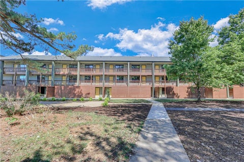 Apartment For Rent - 710 Jesse Jewell Parkways #111<br/> Gainesville, GA 30501