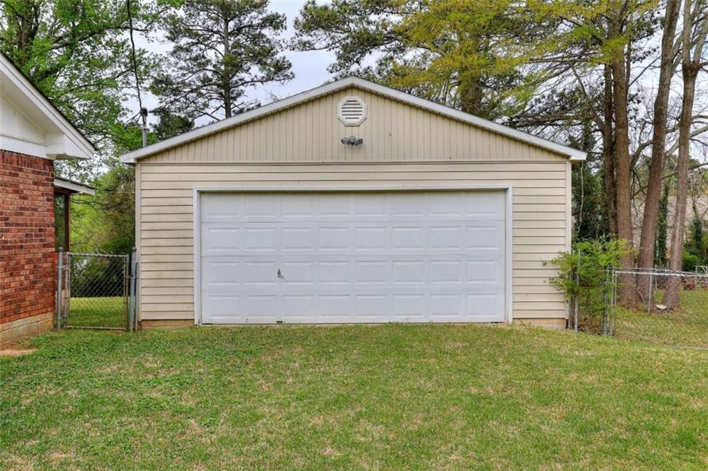 2261 Clairmont Circle