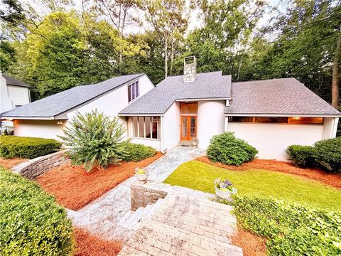Photo of 320 Fauna Court, Sandy Springs, GA 30350 (MLS # 7802830)