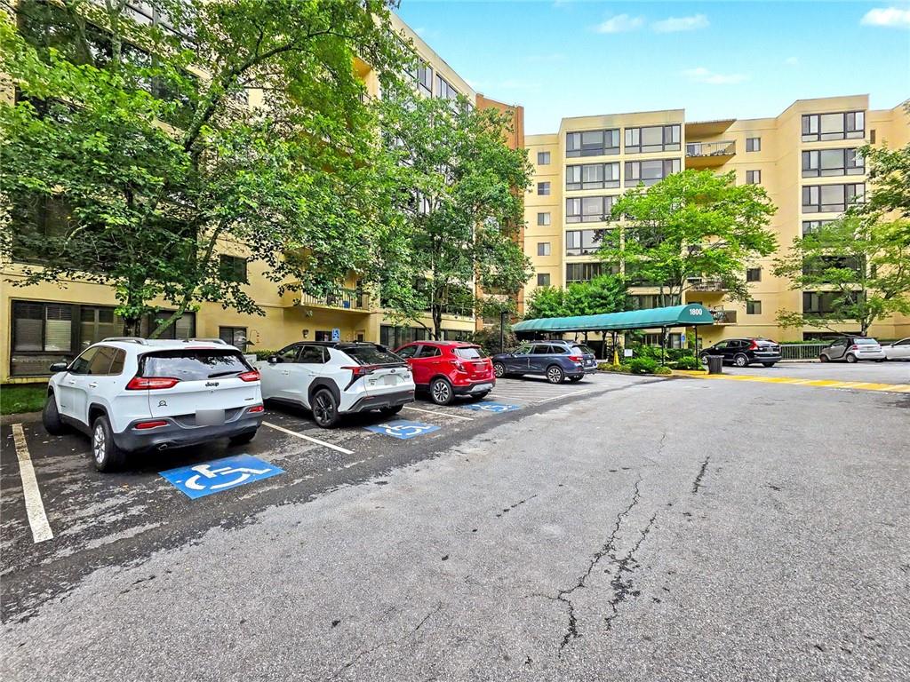 1800 Clairmont Lake 301