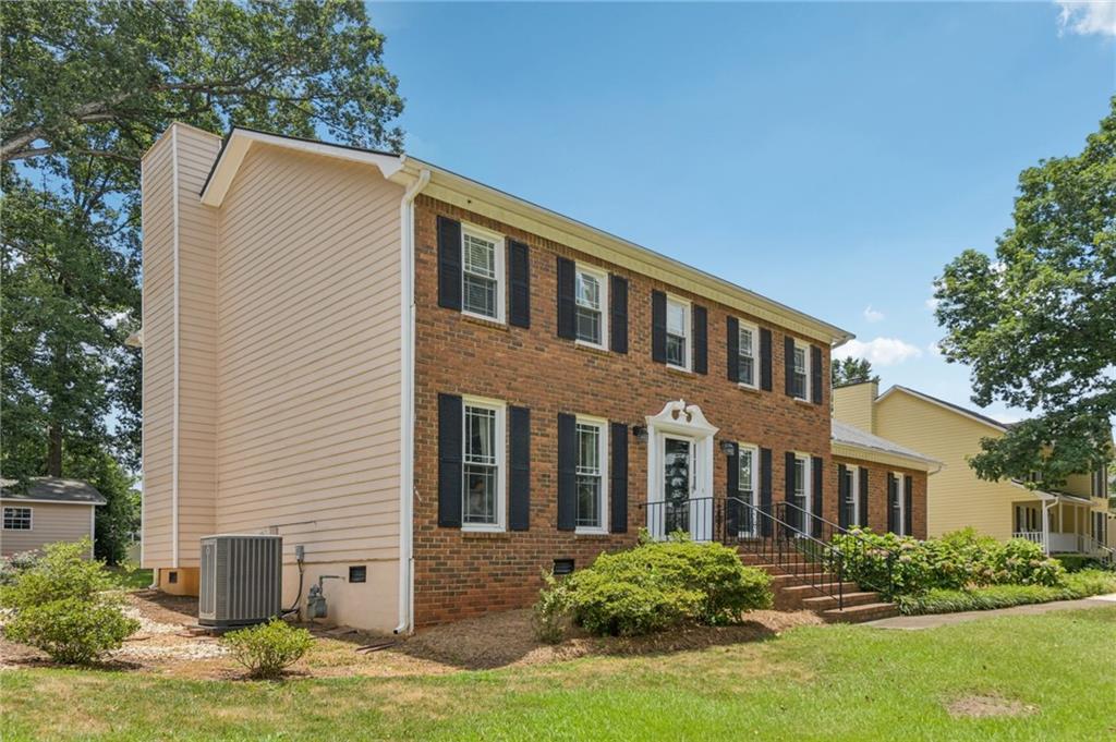 2412 Meadowglen Trail