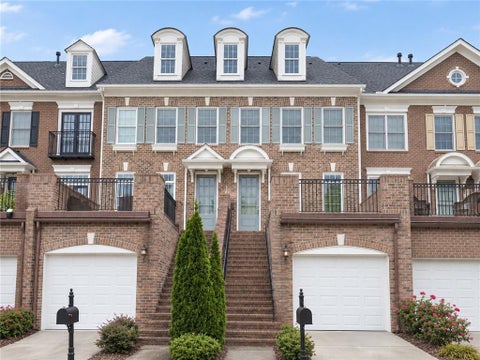 Townhouse For Sale - 6011 Waters Edge Trail<br/> Roswell, GA 30075