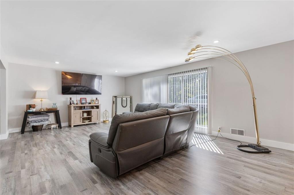 2276 SKYLINE Drive