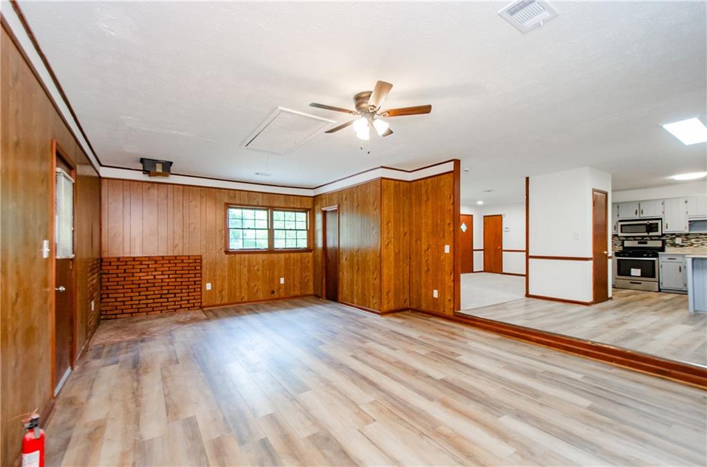 2923 Bicentennial Drive, Stone Mountain, Georgia image 13