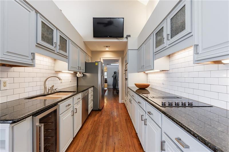 6 Lullwater Estate NE