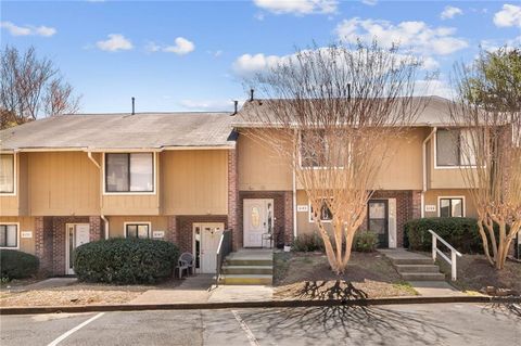 Townhouse For Sale - 2163 Palmyra Drive<br/> Marietta, GA 30067