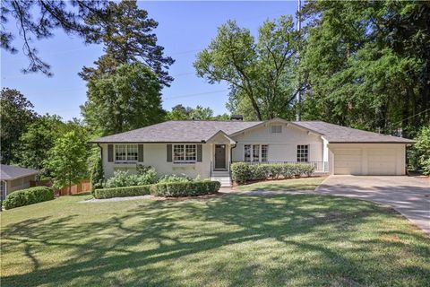Photo of 1566 Peachtree Battle Avenue NW, Atlanta, GA 30327 (MLS # 7754233)