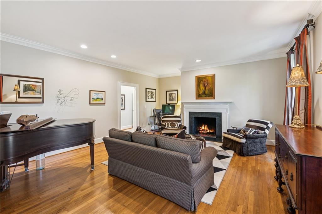 2010 Rivermeade Way NW