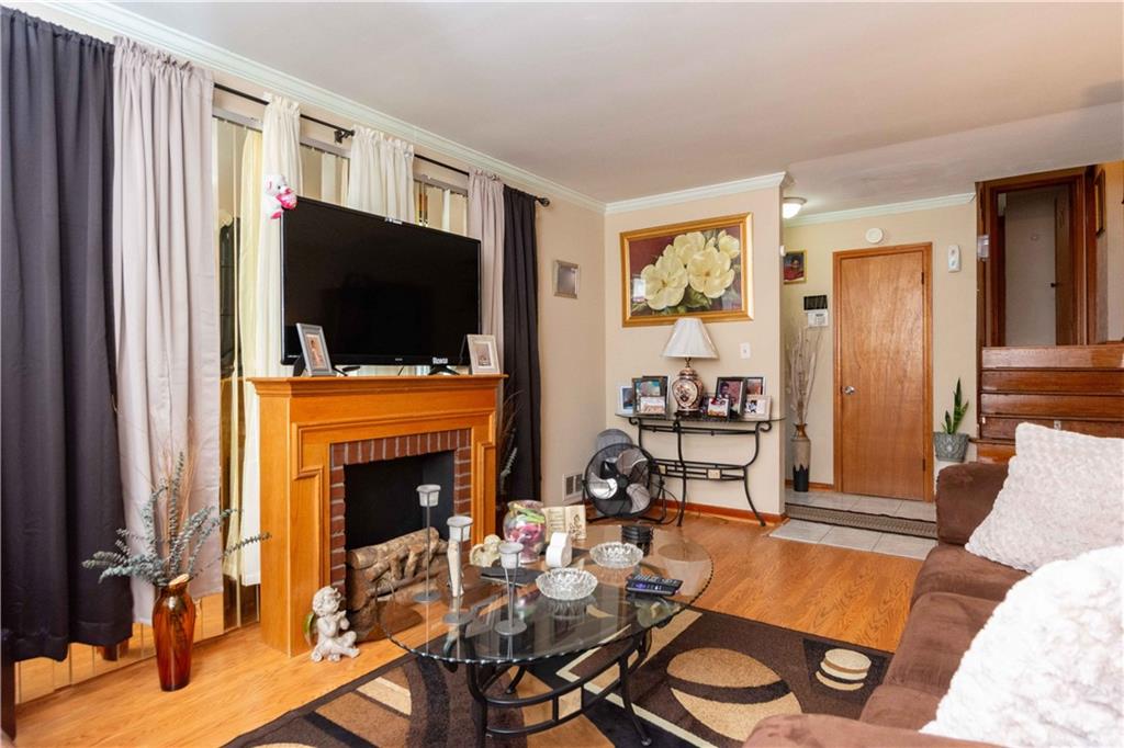 3208 Edgemont Way