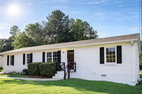 Homes For Sale - 1445 E Mcintosh Road<br/> Griffin, GA 30223