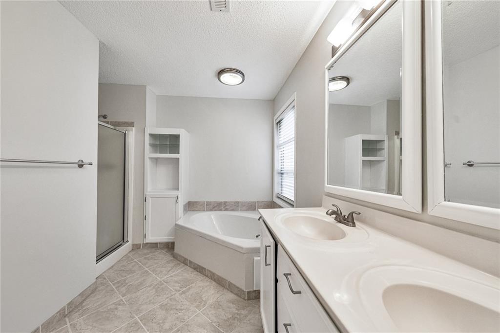 903 Edgewater Circle