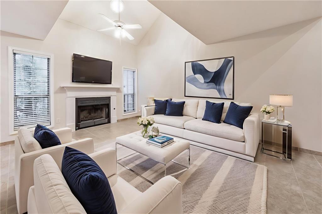 903 Edgewater Circle