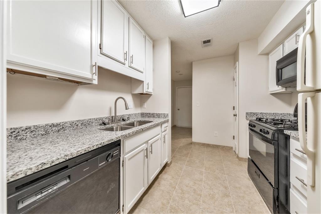 903 Edgewater Circle