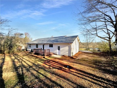 A home in Flowery Branch