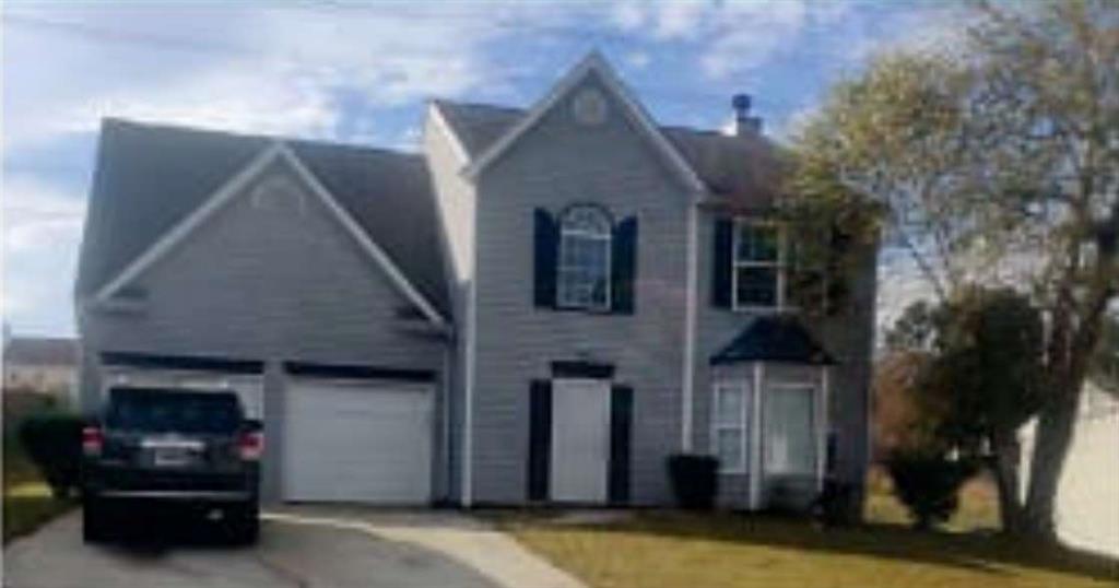 Two spacious rooms available for rent in a beautiful, well-kept home situated in a quiet, established neighborhood. Rent includes all utilities plus access to all common areas, offering both comfort and convenience. Enjoy a peaceful setting with the benefit of shared living in a desirable community. Contact the listing agent today to schedule your private tour.