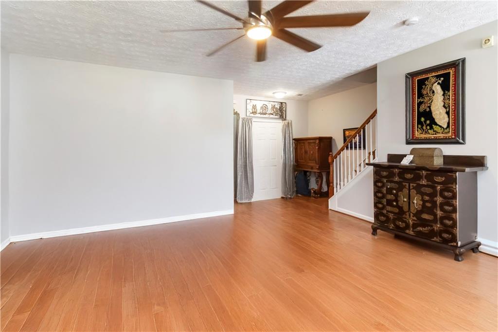 5351 paramount view way