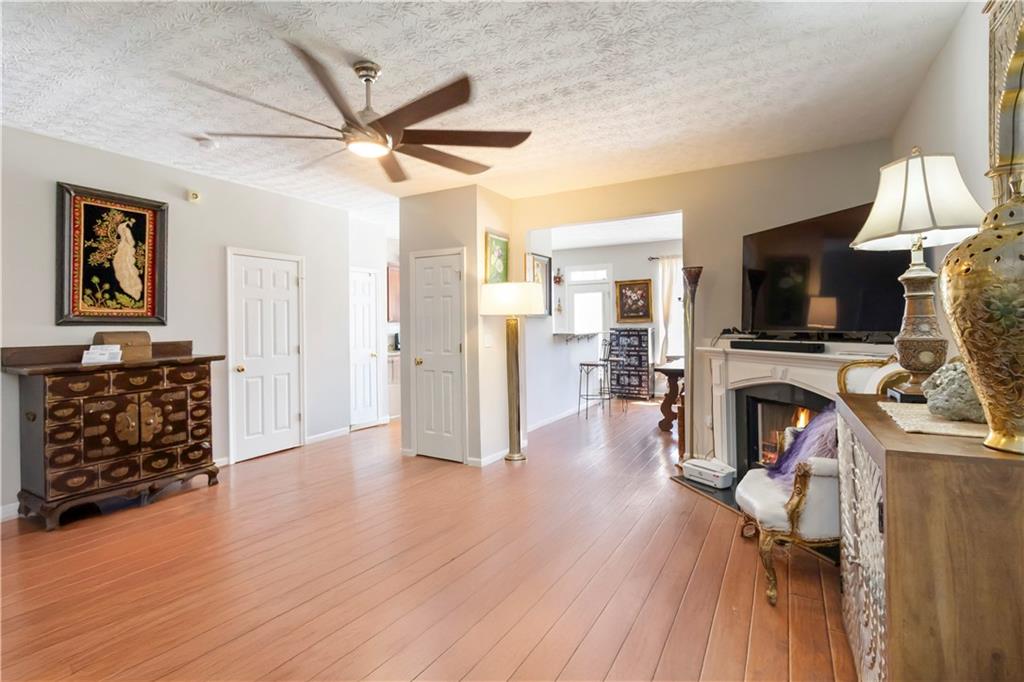 5351 paramount view way