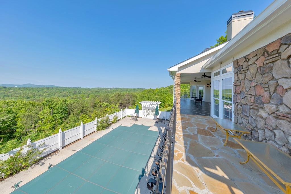 988 Hunters Ridge