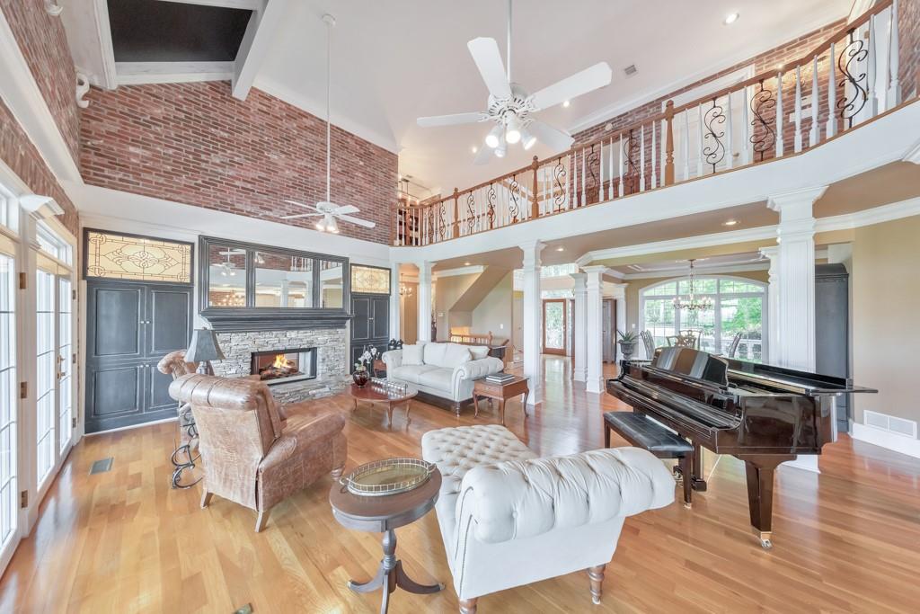 988 Hunters Ridge