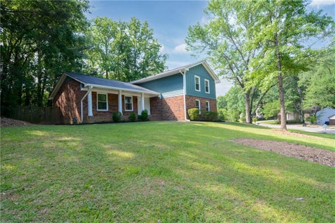 Homes For Sale - 140 Ansley Court<br/> Roswell, GA 30076