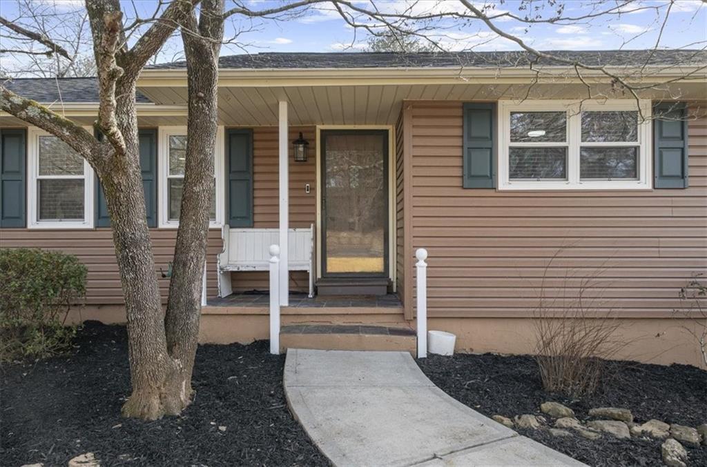 513 Rivercrest Drive