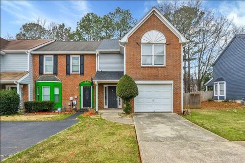 Townhouse For Sale - 8051 Woodlake Drive<br/> Riverdale, GA 30274
