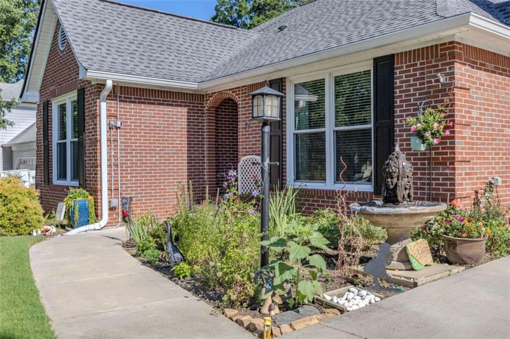 14 Meadowood Drive NW