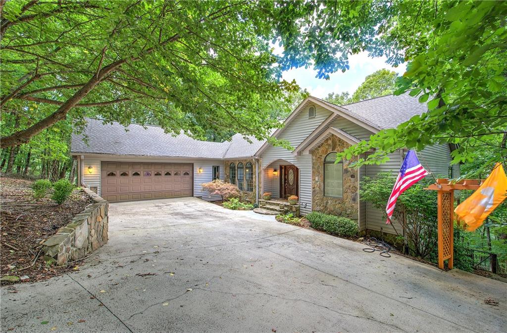 300 Sassafras Mountain Trail