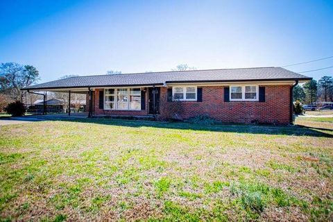 Homes For Sale - 55 Crestview Circle<br/> Carrollton, GA 30117