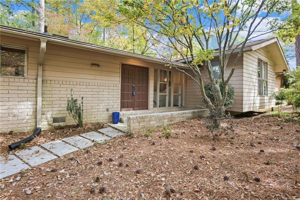 705 Edgewater Trail NW