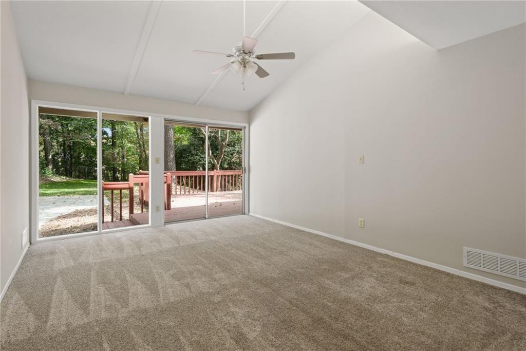 705 Edgewater Trail NW