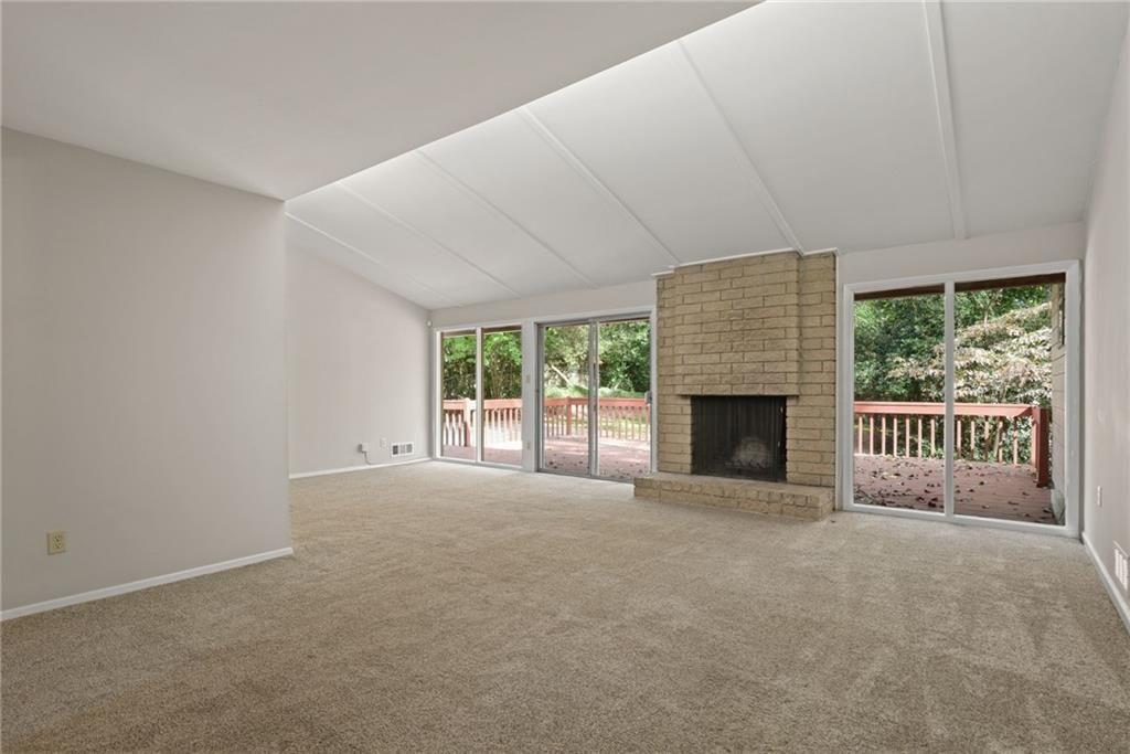 705 Edgewater Trail NW