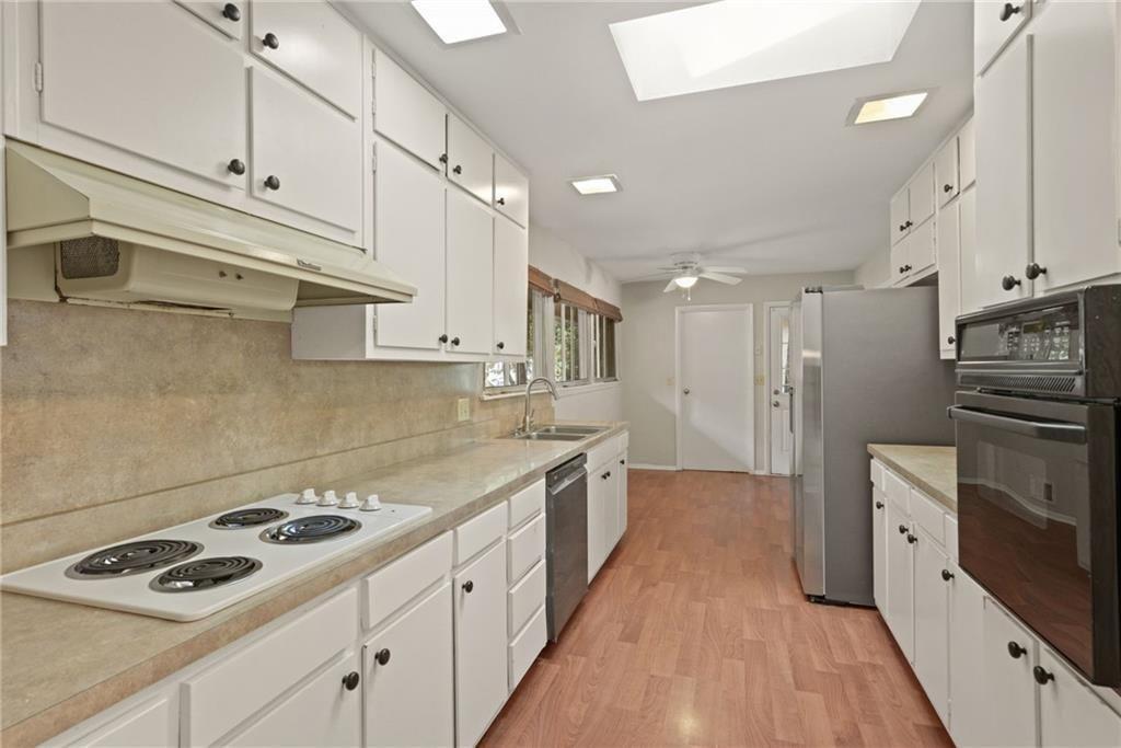 705 Edgewater Trail NW