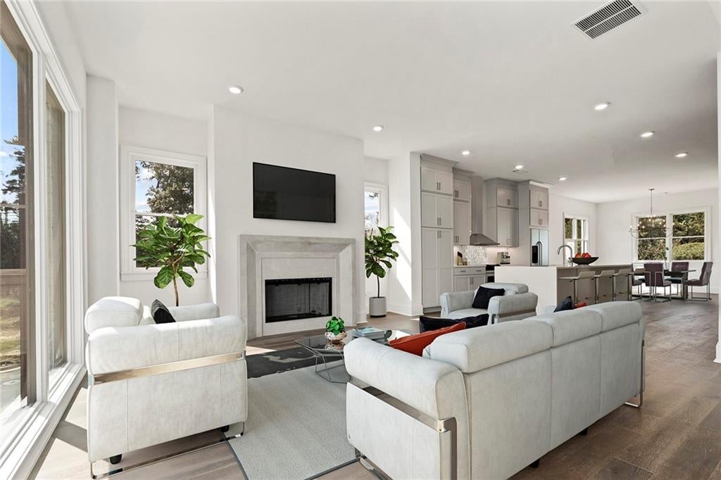 3667 Peachtree Road NE 12