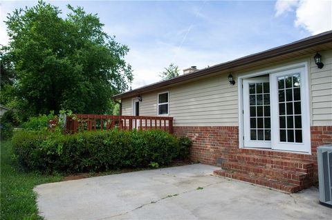 A home in Dacula