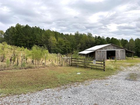 A home in Adairsville