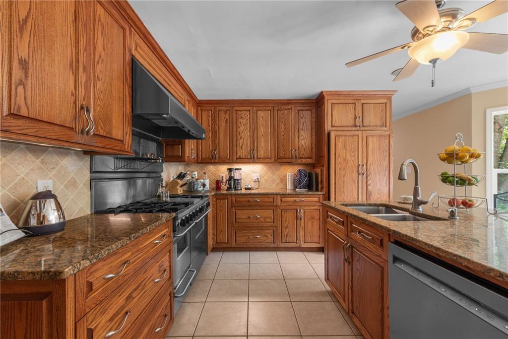 2390 Sassafrass Lane, Powder Springs, Georgia image 17