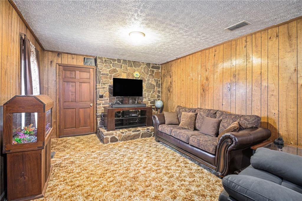 6741 Fairmount Highway SE