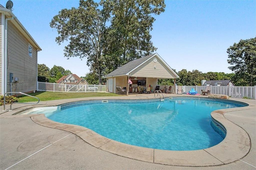 36 Valley Edge Drive