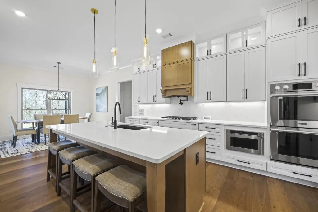 Toccoa, Georgia 30577, United States, 4 Bedrooms Bedrooms, ,4 BathroomsBathrooms,Residential,Active,31139