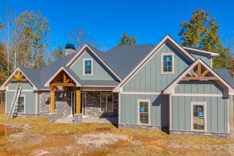 A home in Toccoa